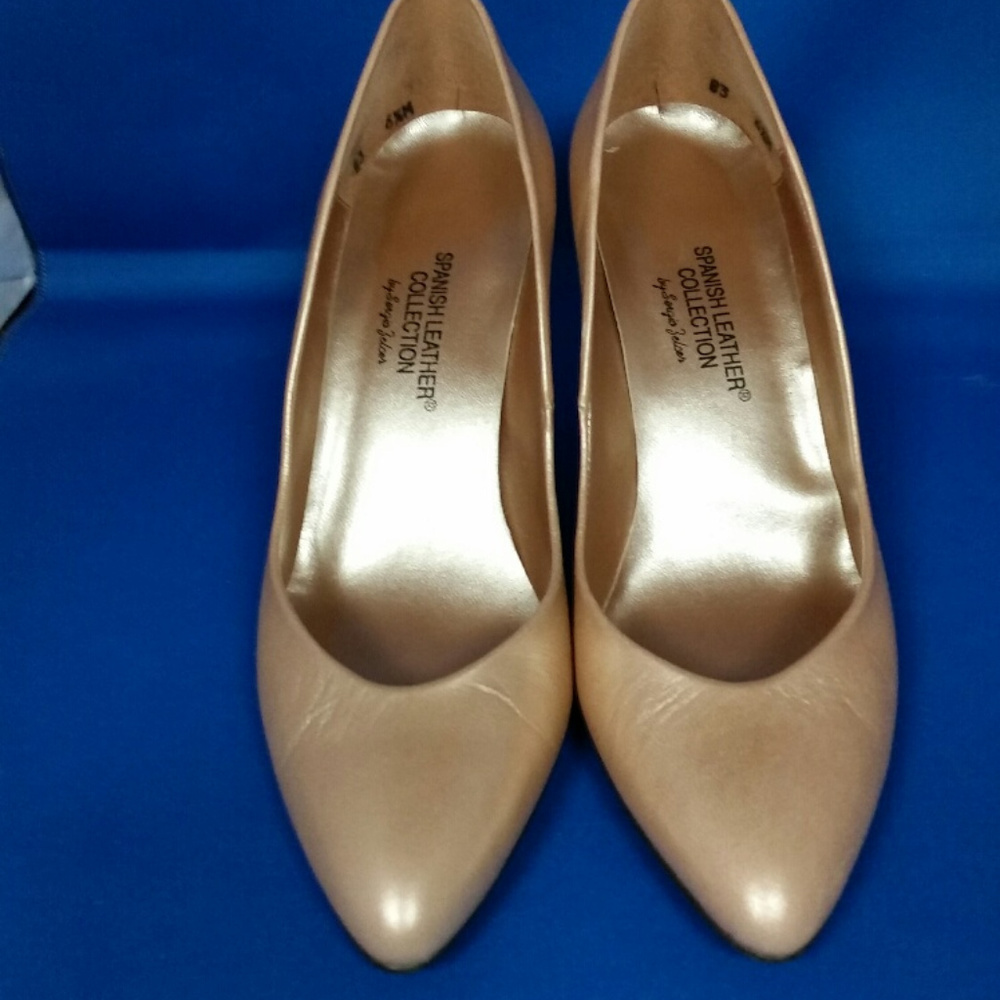 Sergio Zelcer Gold Leather pumps. Size 6-1/2m.